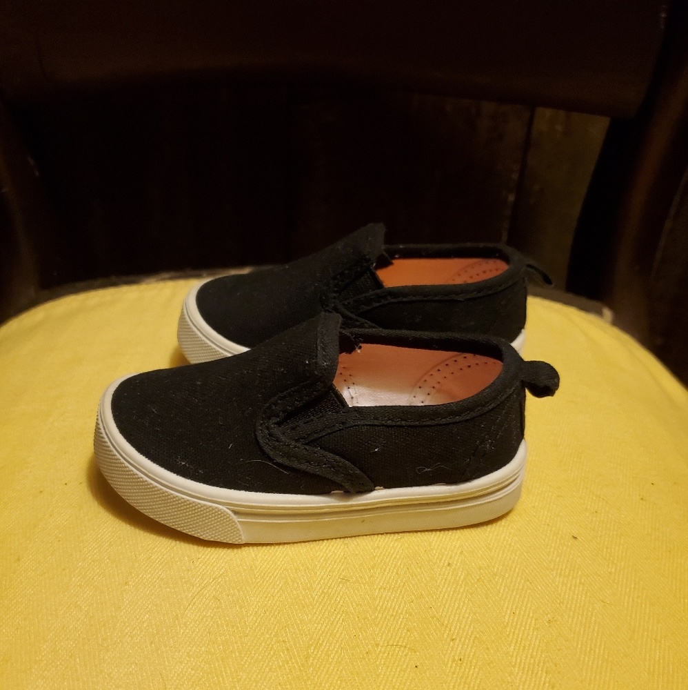 Garanimal size 3 toddler black slip on tennis shoe